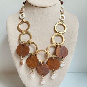 Boho necklace in wood shell and coin pearls with matte goldtone metal circles
